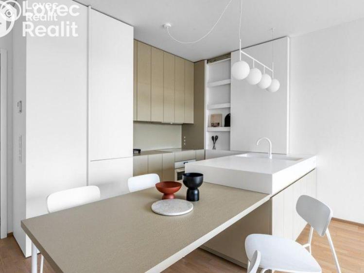 Prodej bytu 1+KK Praha, Staroměstské náměstí 551/17 č. 2