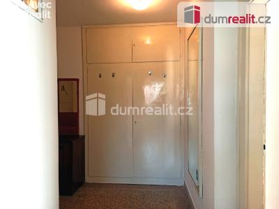 Pronájem bytu 2+1 Ostrov, Hlavní třída 736 č. 11