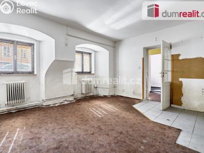 Prodej komerční nemovitosti Bečov nad Teplou, nám. 5. května 15 č. 8