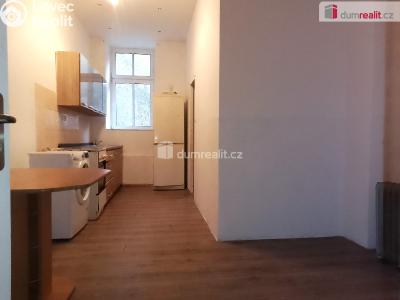 Prodej bytu 1+1 Karlovy Vary, Svahová 986 č. 7