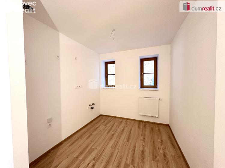 Prodej bytu 1+1 Horní Blatná, náměstí Sv. Vavřince 3 č. 4