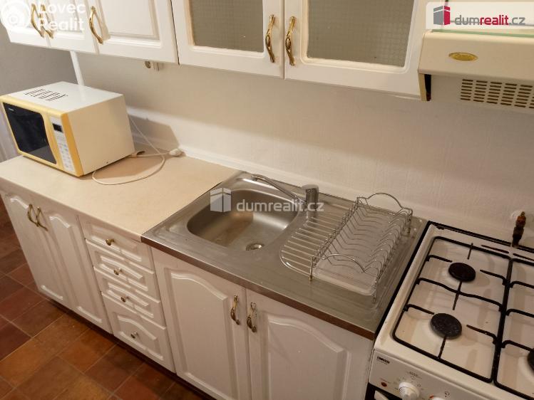 Pronájem bytu 2+1 Karlovy Vary, Šumavská 1732 č. 3