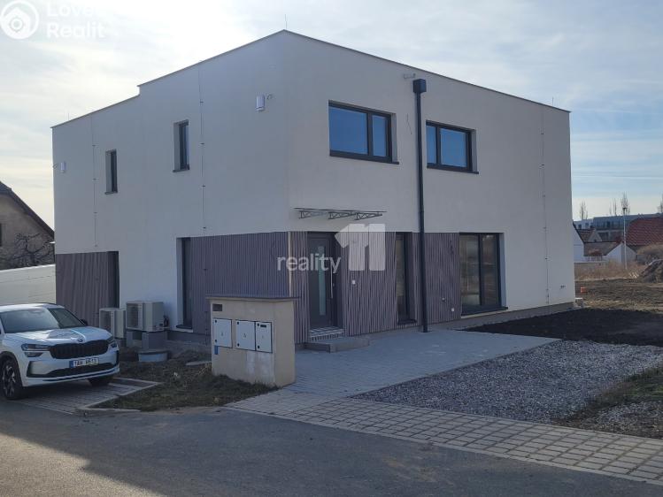 Prodej rodinného domu Kladno, Pechlátova 640 č. 2