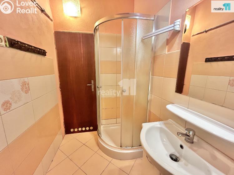 Pronájem bytu 2+KK Praha, V zahradách 843/1 č. 4