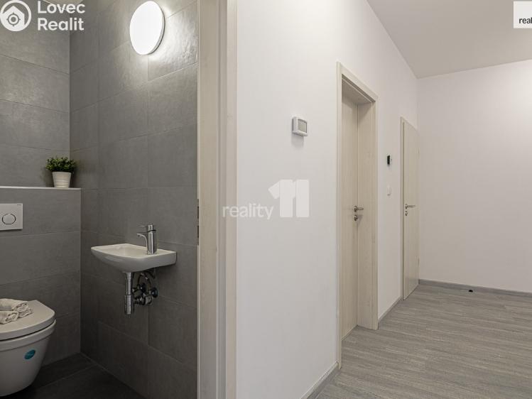 Pronájem bytu 3+KK Praha, V Holešovičkách 2518/36 č. 8