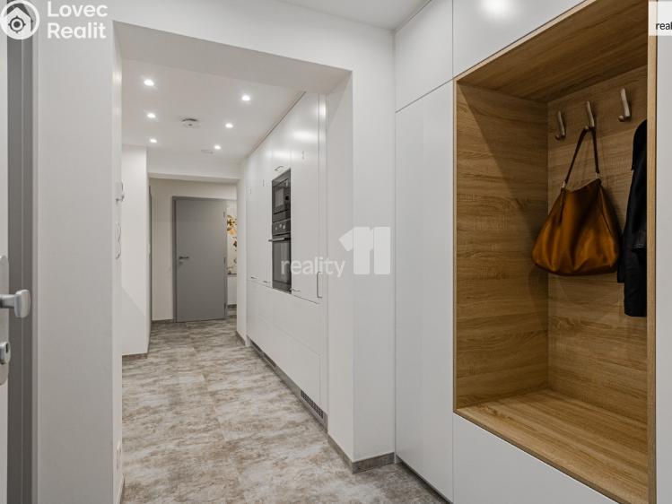 Pronájem bytu 1+KK Praha, Rubličova 969/1 č. 7