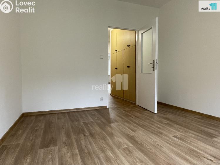 Prodej bytu 2+1 Praha, Na křivce 1307/70 č. 8